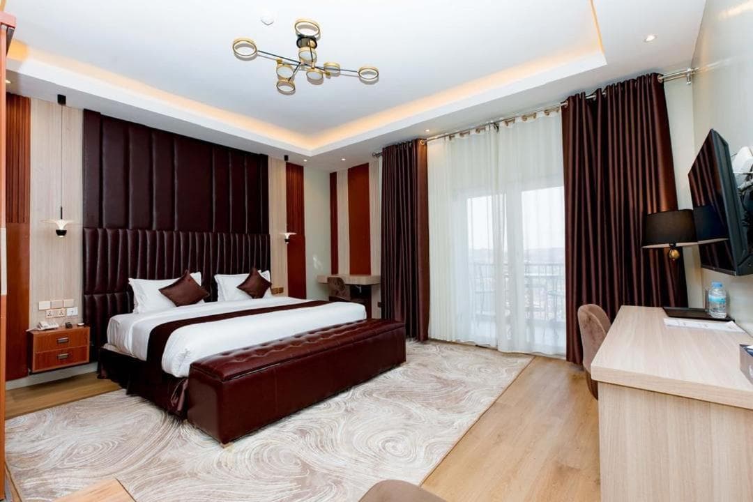Deluxe Twin Room thumbnail 3